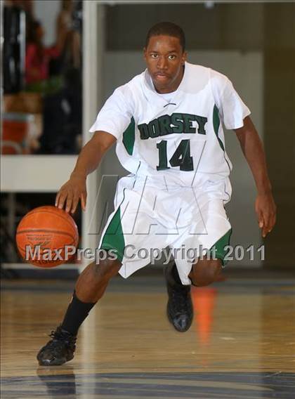 Thumbnail 3 in Foothill vs. Dorsey (MaxPreps Holiday Classic) photogallery.