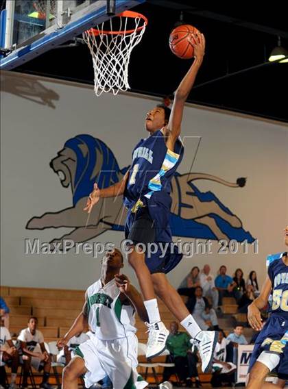Thumbnail 1 in Foothill vs. Dorsey (MaxPreps Holiday Classic) photogallery.