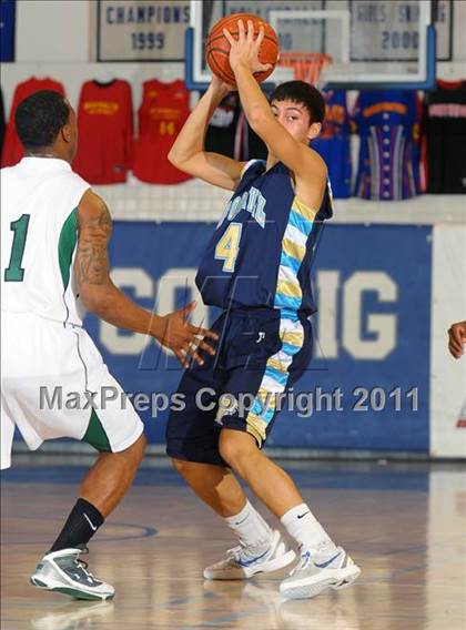 Thumbnail 2 in Foothill vs. Dorsey (MaxPreps Holiday Classic) photogallery.
