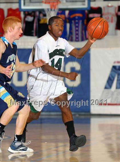 Thumbnail 1 in Foothill vs. Dorsey (MaxPreps Holiday Classic) photogallery.