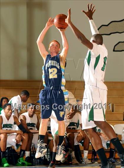 Thumbnail 3 in Foothill vs. Dorsey (MaxPreps Holiday Classic) photogallery.