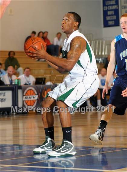 Thumbnail 3 in Foothill vs. Dorsey (MaxPreps Holiday Classic) photogallery.