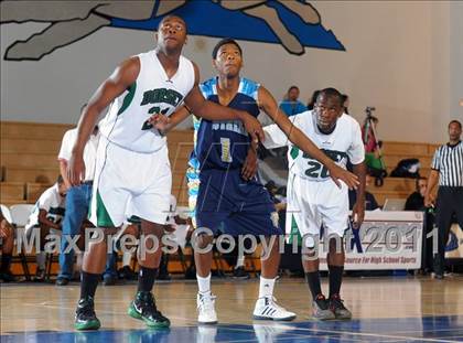 Thumbnail 2 in Foothill vs. Dorsey (MaxPreps Holiday Classic) photogallery.