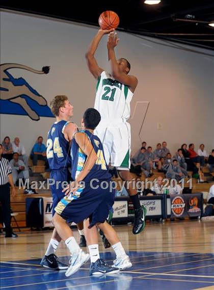 Thumbnail 3 in Foothill vs. Dorsey (MaxPreps Holiday Classic) photogallery.