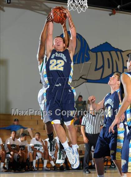 Thumbnail 3 in Foothill vs. Dorsey (MaxPreps Holiday Classic) photogallery.