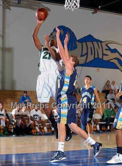 Thumbnail 2 in Foothill vs. Dorsey (MaxPreps Holiday Classic) photogallery.