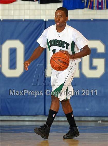 Thumbnail 1 in Foothill vs. Dorsey (MaxPreps Holiday Classic) photogallery.