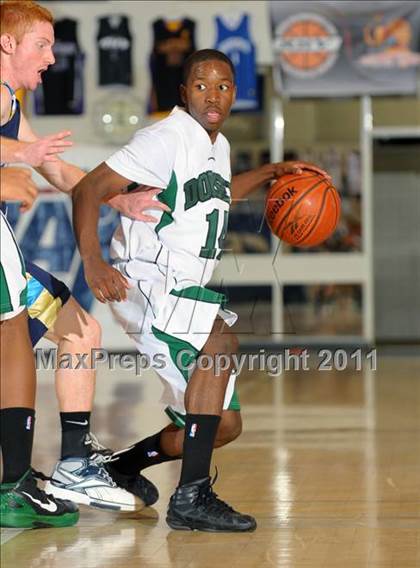 Thumbnail 3 in Foothill vs. Dorsey (MaxPreps Holiday Classic) photogallery.