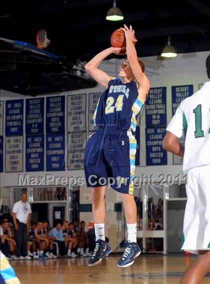 Thumbnail 3 in Foothill vs. Dorsey (MaxPreps Holiday Classic) photogallery.
