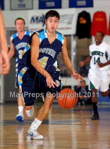 Thumbnail 1 in Foothill vs. Dorsey (MaxPreps Holiday Classic) photogallery.