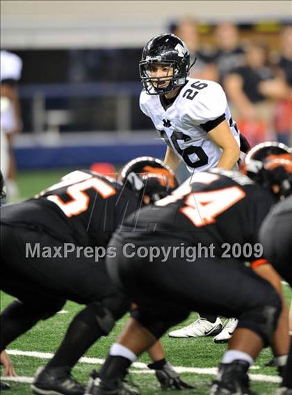 Thumbnail 3 in Haltom vs. Martin (Texas 5A D1 Region I Bi-District Playoffs) photogallery.
