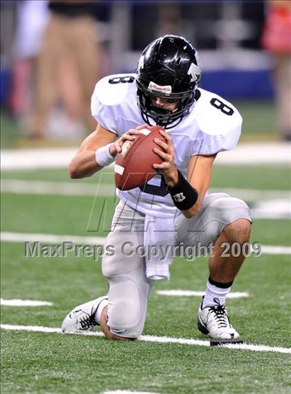 Thumbnail 1 in Haltom vs. Martin (Texas 5A D1 Region I Bi-District Playoffs) photogallery.