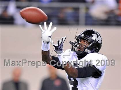 Thumbnail 1 in Haltom vs. Martin (Texas 5A D1 Region I Bi-District Playoffs) photogallery.