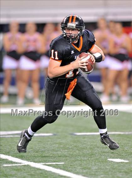 Thumbnail 2 in Haltom vs. Martin (Texas 5A D1 Region I Bi-District Playoffs) photogallery.