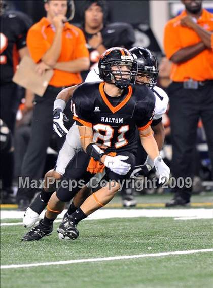 Thumbnail 2 in Haltom vs. Martin (Texas 5A D1 Region I Bi-District Playoffs) photogallery.