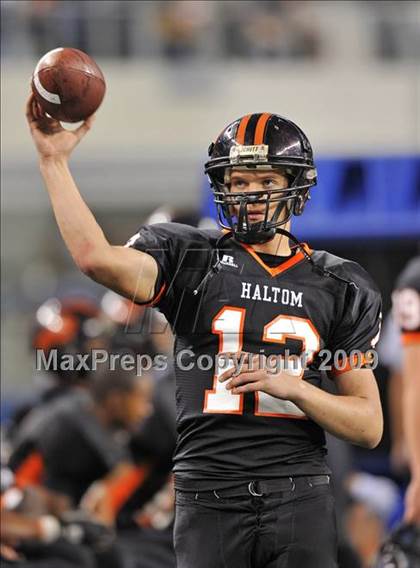 Thumbnail 2 in Haltom vs. Martin (Texas 5A D1 Region I Bi-District Playoffs) photogallery.