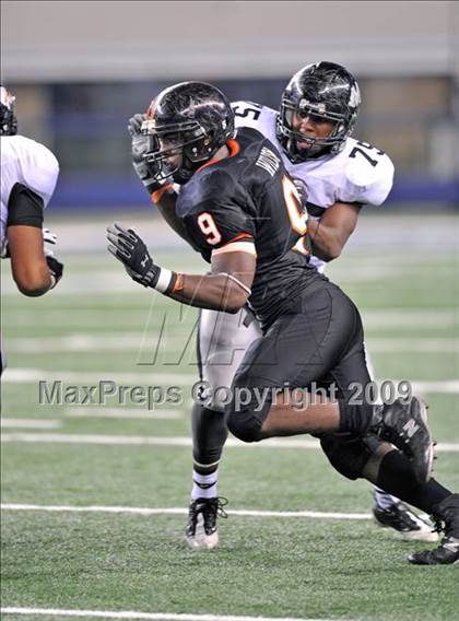Thumbnail 3 in Haltom vs. Martin (Texas 5A D1 Region I Bi-District Playoffs) photogallery.