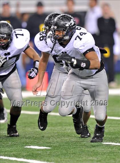 Thumbnail 1 in Haltom vs. Martin (Texas 5A D1 Region I Bi-District Playoffs) photogallery.