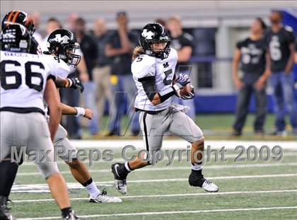 Thumbnail 2 in Haltom vs. Martin (Texas 5A D1 Region I Bi-District Playoffs) photogallery.