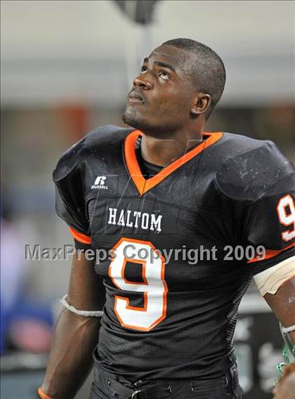 Thumbnail 2 in Haltom vs. Martin (Texas 5A D1 Region I Bi-District Playoffs) photogallery.
