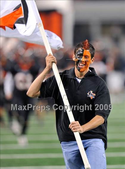 Thumbnail 2 in Haltom vs. Martin (Texas 5A D1 Region I Bi-District Playoffs) photogallery.