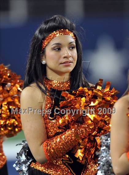 Thumbnail 2 in Haltom vs. Martin (Texas 5A D1 Region I Bi-District Playoffs) photogallery.