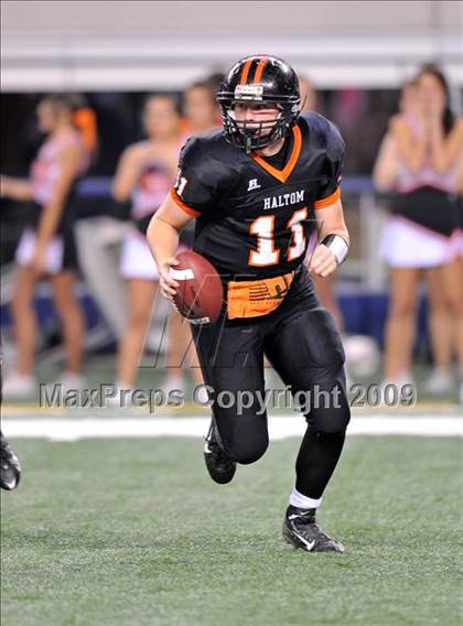 Thumbnail 3 in Haltom vs. Martin (Texas 5A D1 Region I Bi-District Playoffs) photogallery.