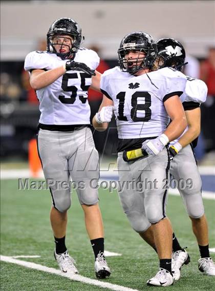 Thumbnail 1 in Haltom vs. Martin (Texas 5A D1 Region I Bi-District Playoffs) photogallery.