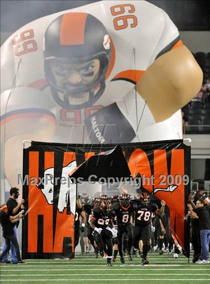 Thumbnail 1 in Haltom vs. Martin (Texas 5A D1 Region I Bi-District Playoffs) photogallery.