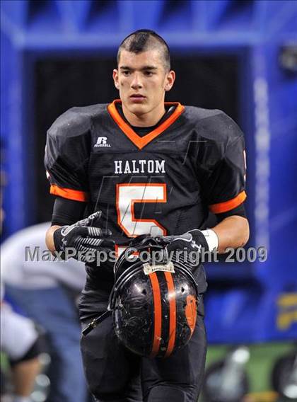 Thumbnail 1 in Haltom vs. Martin (Texas 5A D1 Region I Bi-District Playoffs) photogallery.