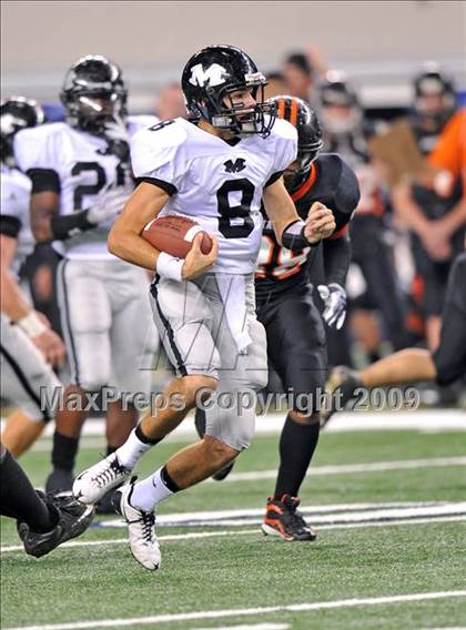 Thumbnail 3 in Haltom vs. Martin (Texas 5A D1 Region I Bi-District Playoffs) photogallery.
