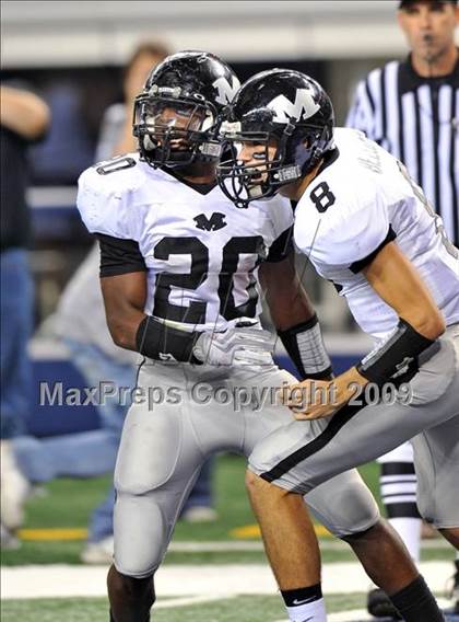 Thumbnail 1 in Haltom vs. Martin (Texas 5A D1 Region I Bi-District Playoffs) photogallery.