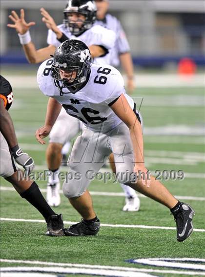 Thumbnail 3 in Haltom vs. Martin (Texas 5A D1 Region I Bi-District Playoffs) photogallery.