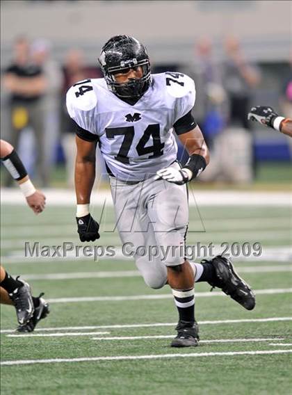 Thumbnail 2 in Haltom vs. Martin (Texas 5A D1 Region I Bi-District Playoffs) photogallery.