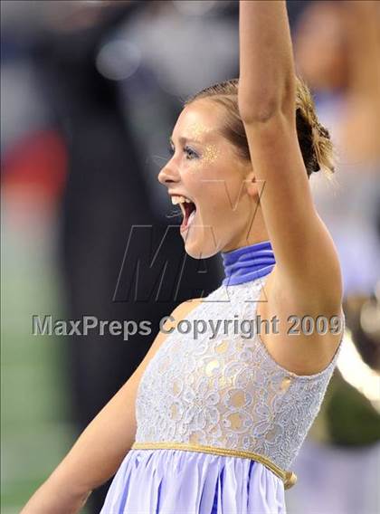 Thumbnail 1 in Haltom vs. Martin (Texas 5A D1 Region I Bi-District Playoffs) photogallery.