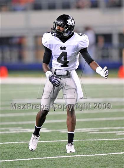 Thumbnail 1 in Haltom vs. Martin (Texas 5A D1 Region I Bi-District Playoffs) photogallery.