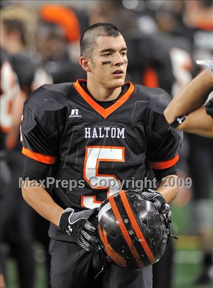 Thumbnail 1 in Haltom vs. Martin (Texas 5A D1 Region I Bi-District Playoffs) photogallery.