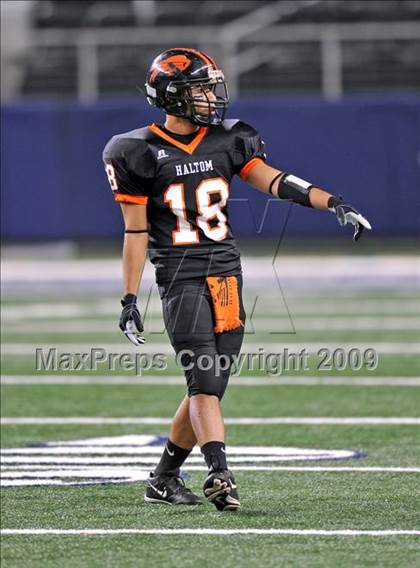 Thumbnail 1 in Haltom vs. Martin (Texas 5A D1 Region I Bi-District Playoffs) photogallery.