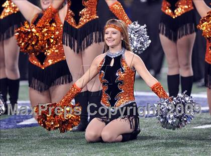 Thumbnail 2 in Haltom vs. Martin (Texas 5A D1 Region I Bi-District Playoffs) photogallery.