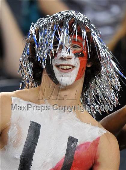 Thumbnail 1 in Haltom vs. Martin (Texas 5A D1 Region I Bi-District Playoffs) photogallery.