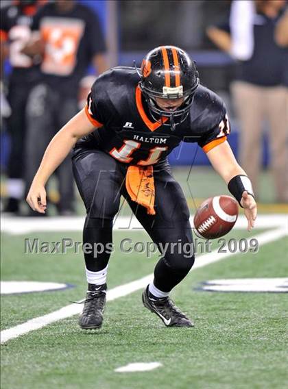 Thumbnail 2 in Haltom vs. Martin (Texas 5A D1 Region I Bi-District Playoffs) photogallery.