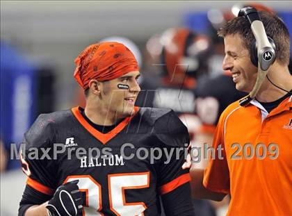 Thumbnail 2 in Haltom vs. Martin (Texas 5A D1 Region I Bi-District Playoffs) photogallery.