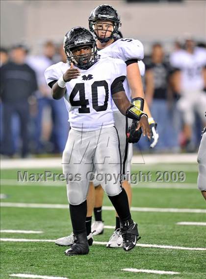 Thumbnail 2 in Haltom vs. Martin (Texas 5A D1 Region I Bi-District Playoffs) photogallery.