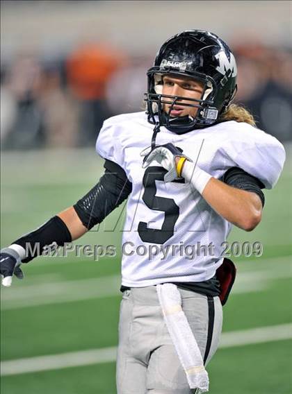 Thumbnail 2 in Haltom vs. Martin (Texas 5A D1 Region I Bi-District Playoffs) photogallery.