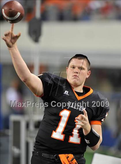 Thumbnail 2 in Haltom vs. Martin (Texas 5A D1 Region I Bi-District Playoffs) photogallery.