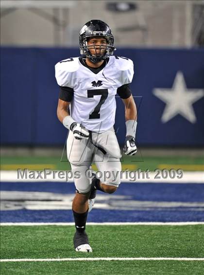 Thumbnail 3 in Haltom vs. Martin (Texas 5A D1 Region I Bi-District Playoffs) photogallery.