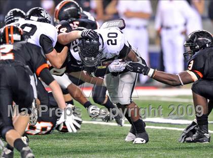 Thumbnail 2 in Haltom vs. Martin (Texas 5A D1 Region I Bi-District Playoffs) photogallery.