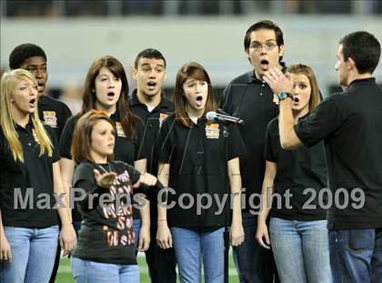 Thumbnail 3 in Haltom vs. Martin (Texas 5A D1 Region I Bi-District Playoffs) photogallery.