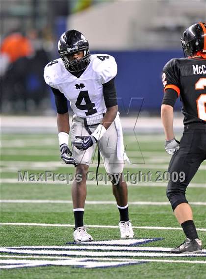 Thumbnail 1 in Haltom vs. Martin (Texas 5A D1 Region I Bi-District Playoffs) photogallery.