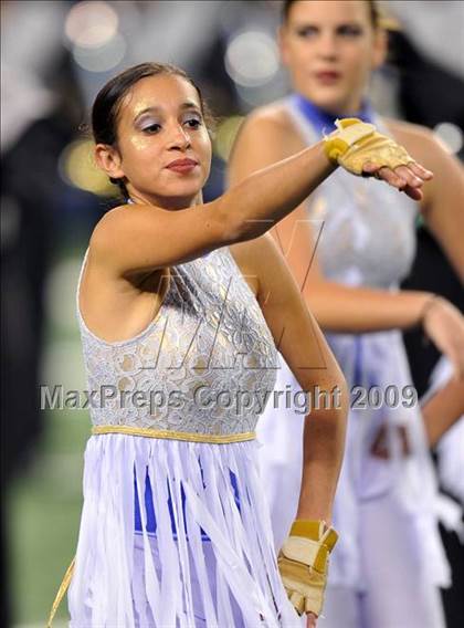 Thumbnail 2 in Haltom vs. Martin (Texas 5A D1 Region I Bi-District Playoffs) photogallery.